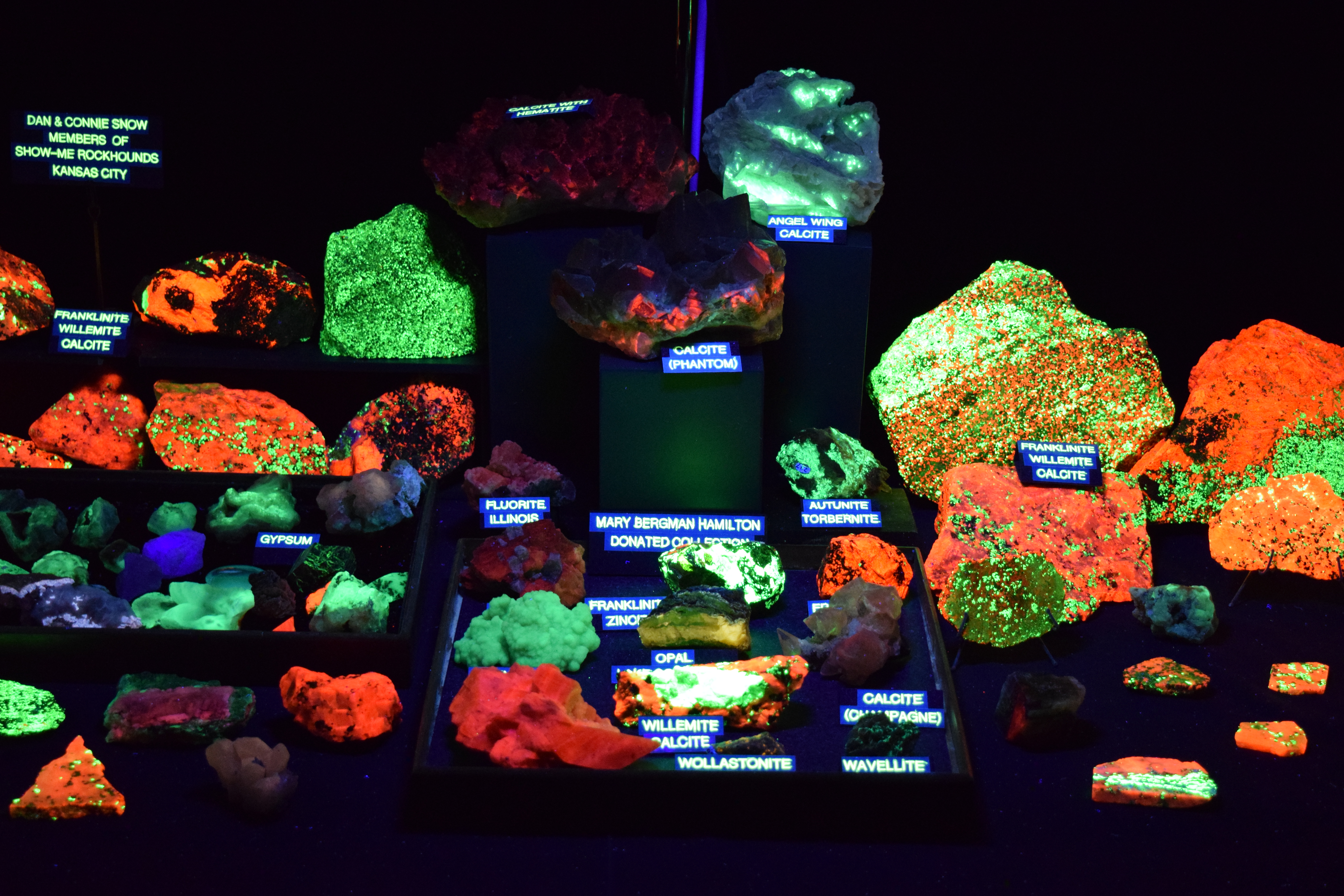 fluorescent minerals (2)